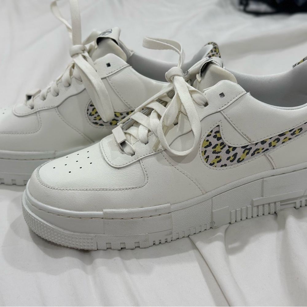 Women’s Air Force 1 Pixel SE Leopard - Picture 6 of 9